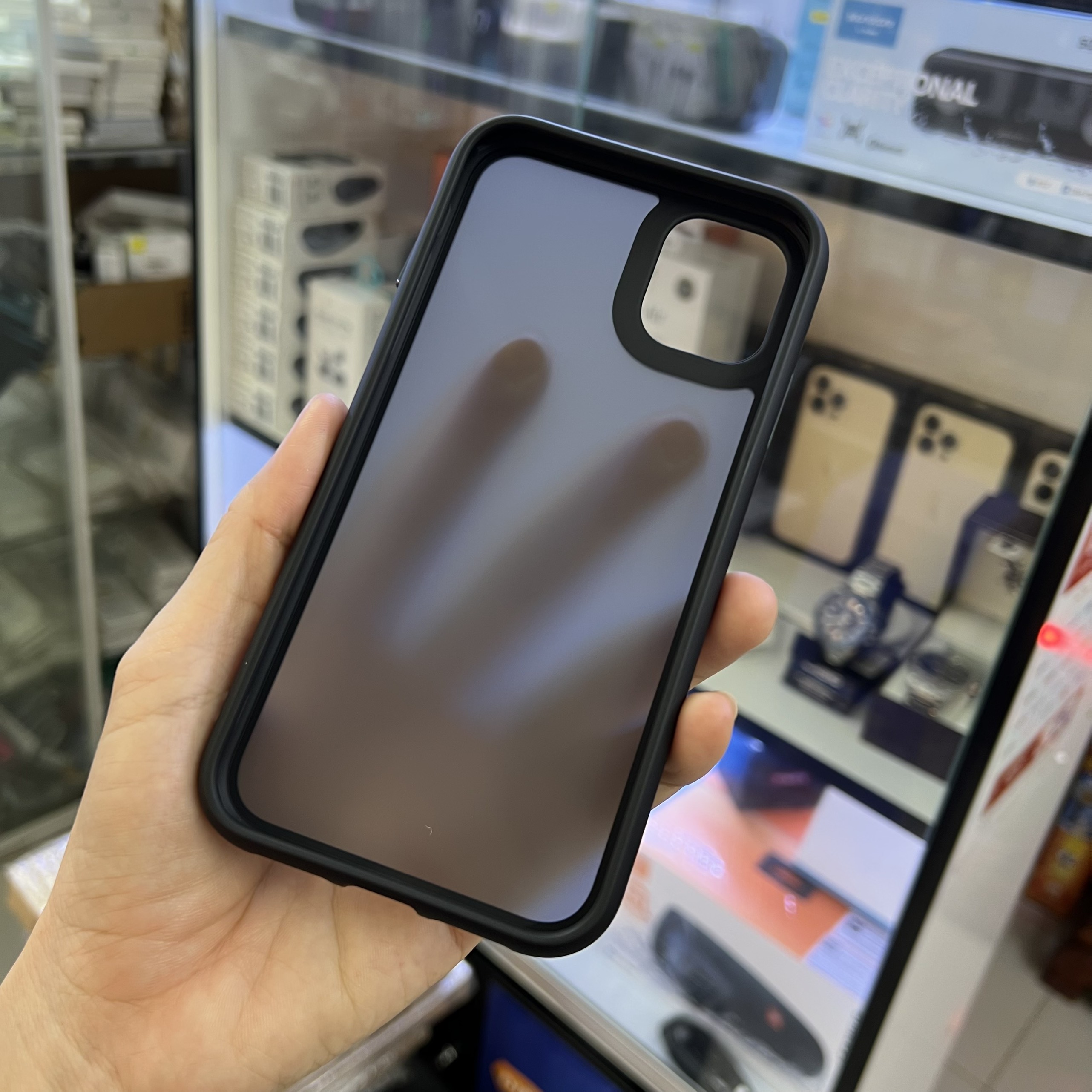 Ốp lưng Likgus lưng nhám chống sốc tốt dành cho iPhone 11 - hàng chính hãng