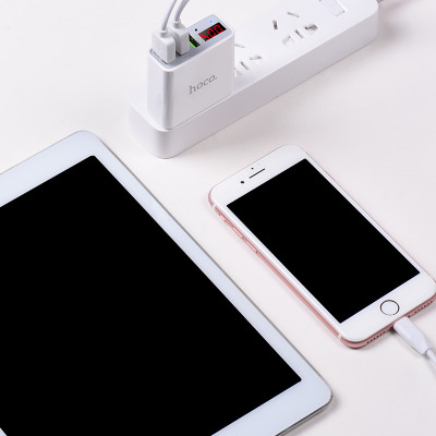 Cốc sạc - củ sạc nhanh 3 cổng Hoco C15 3A - màn hình LCD hiển thị điện áp - Hàng nhập khẩu