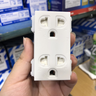 Ổ cắm đôi 3 chấu Panasonic WEV1582SW (trắng), WEV1582H (đen)