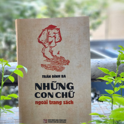 NHỮNG CON CHỮ NGOÀI TRANG SÁCH