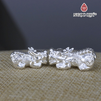Charm bạc tỳ hưu xỏ ngang - Ngọc Quý Gemstones
