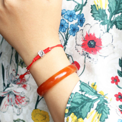 Vòng Kết Dây Đỏ Charm Hoa Bạc 4 Cạnh Ngọc Quý Gemstones GA1