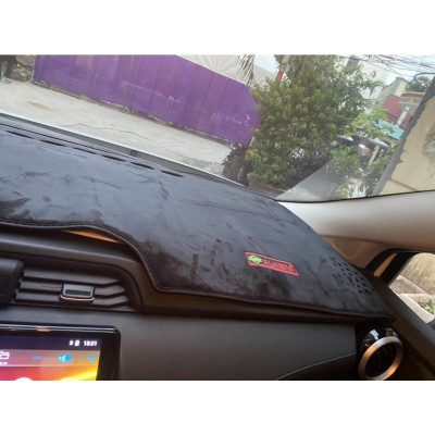 Thảm Taplo Nhung Lông Cừu Cho Xe Nissan Almera 2021 2022 đế có chống trượt, chuẩn form xe