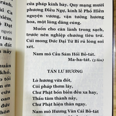 Kinh Từ Bi Thủy Sám Pháp ( Bìa cứng ép kim, bản đẹp giấy chống mõi mắt , khổ 24x16 - tặng bao sách)