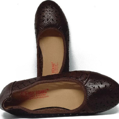 Giày nữ hoa văn Huy Hoàng da bò màu nâu đất HT7949