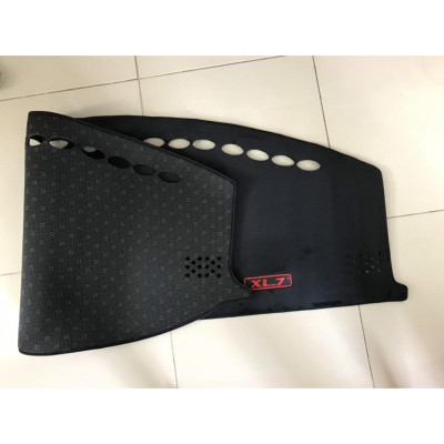 Thảm taplo xe Suzuki XL7 2020-2023 nhung lông cừu, da carbon có chống trượt cao cấp