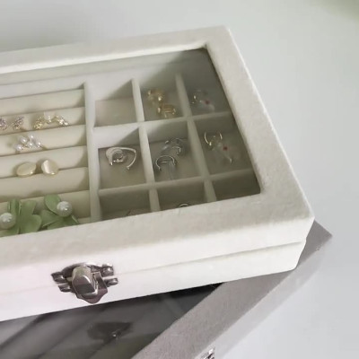Hộp đựng trang sức  loại to bằng vải nhung sang trọng , có khóa hiện đại , bảo vệ trang sức , chống bụi , chống oxy hóa  tiện dụng