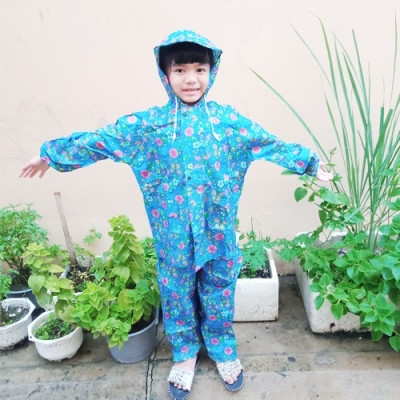 Áo mưa bộ cho trẻ từ 3  -  5 tuổi   , họa tiết hoạt hình dễ thương , vải dù cao cấp  ,siêu bền , chống thấm nước ,  có túi đựng xinh xắn ,giao màu ngẫu nhiên
