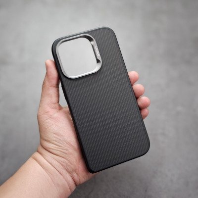 Ốp lưng chống sốc vân carbon fiber cho iPhone 15 Pro Max / 14 Pro Max / 13 Pro Max hiệu Likgus Defender trang bị viền camera kim loại, cạnh ốp dẻo TPU - Hàng nhập khẩu