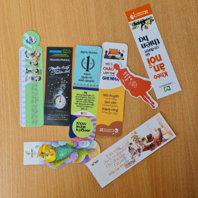 Combo 2 cuốn sách picture book song ngữ: Nụ Hôn Chúc Ngủ Ngon Dành Cho Gấu Mèo Chester  + Trò Chơi Màu Sắc Dành Cho Gấu Mèo Chester Và Kẻ Bắt Nạt To Xác Xấu Xa  ( Dành cho trẻ từ 0-3 tuổi) ( Tặng kèm Bookmark thiết kế