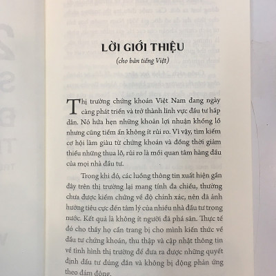 24 Bài Học Sống Còn Để Đầu Tư Thành Công Trên Thị Trường Chứng Khoán (Tặng Kèm Bookmark Tiki)