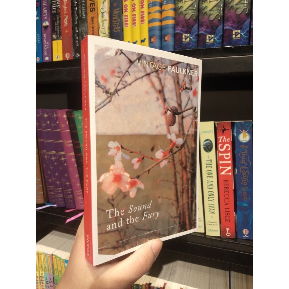 Sách - The Sound and the Fury by William Faulkner - (Vintage classics) - Sách tiếng anh, bìa mềm