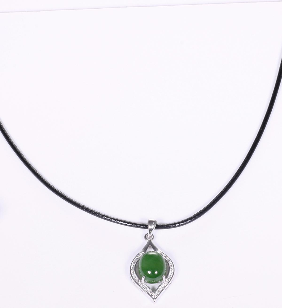 Mặt dây chuyền hoa văn đá ngọc bích mệnh hỏa, mộc - Ngọc Quý Gemstones