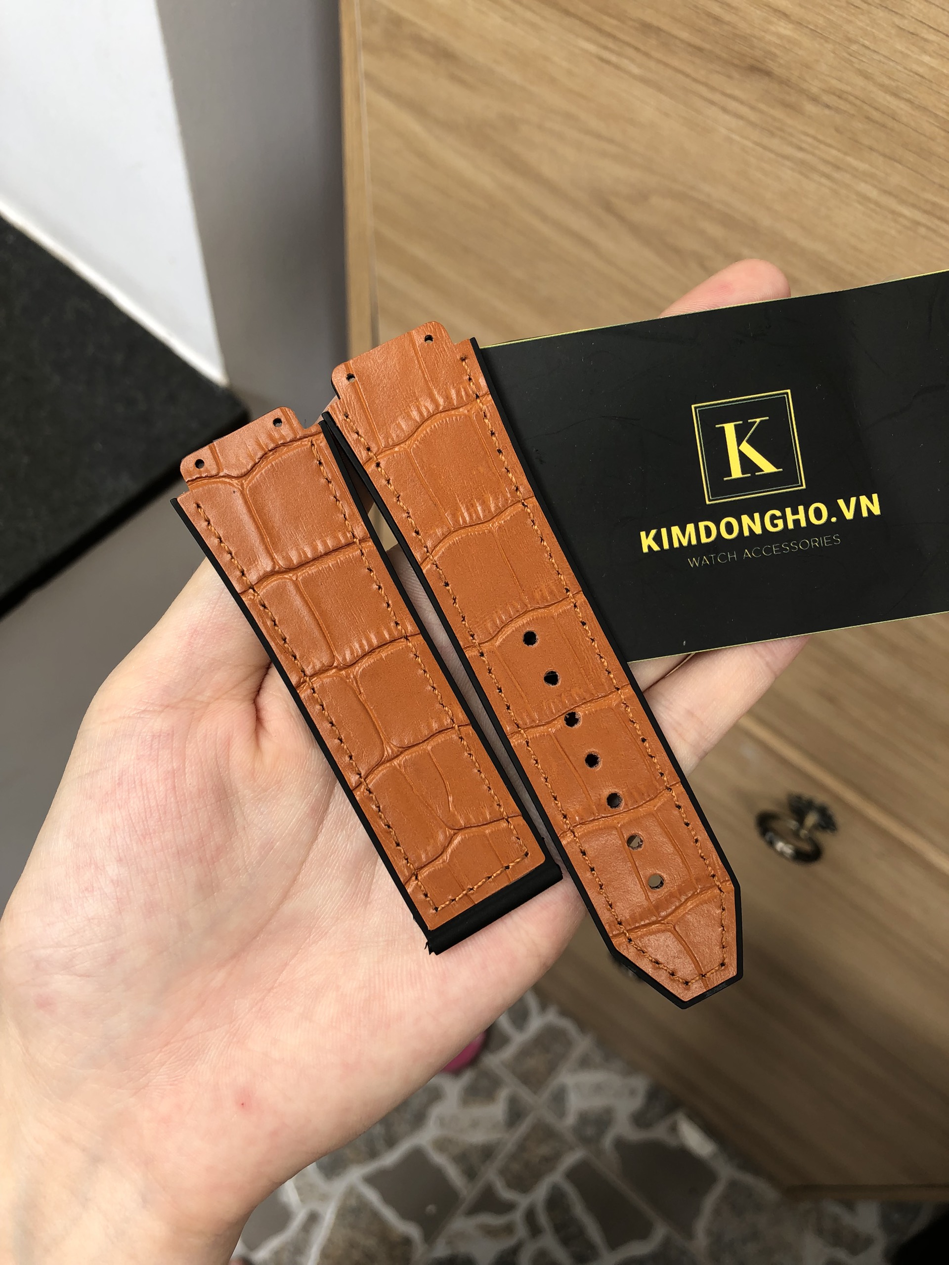 (Tặng tua vit thay dây) Dây đồng hồ HUB size 42 Lót da vân các màu (19-25-22)