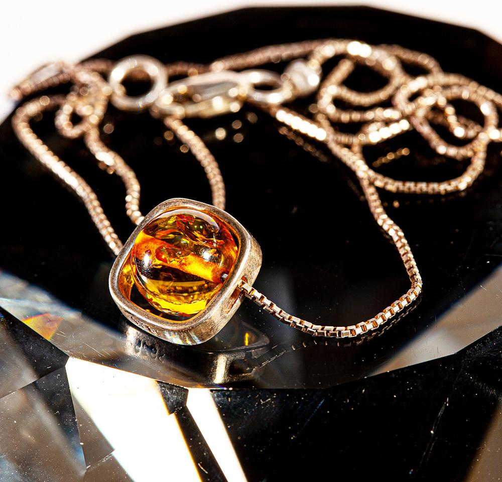 Dây Chuyền Đá Phong Thủy Hổ phách (Amber) Thiên Nhiên Mix Charm Bạc 925 DC002