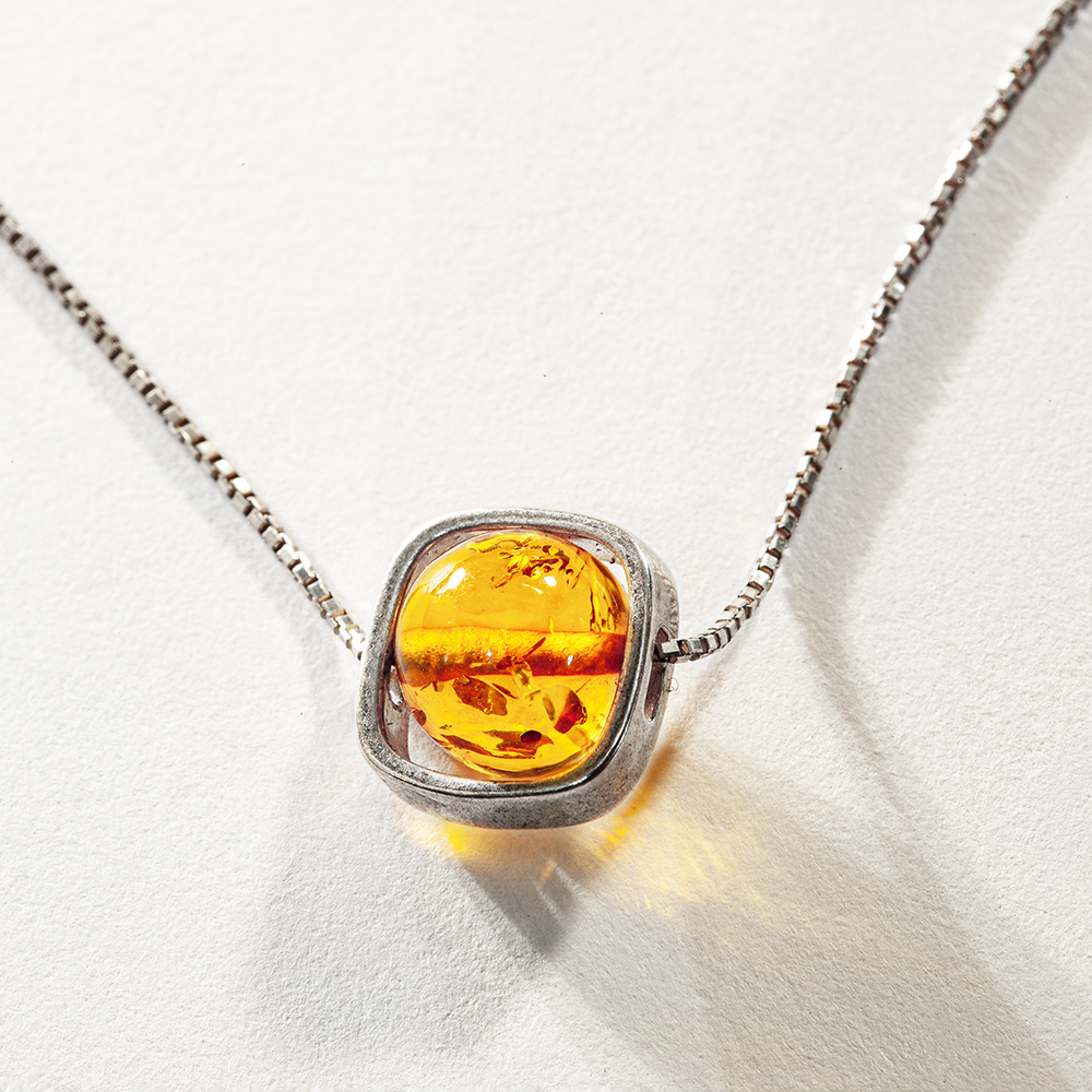 Dây Chuyền Đá Phong Thủy Hổ phách (Amber) Thiên Nhiên Mix Charm Bạc 925 DC002