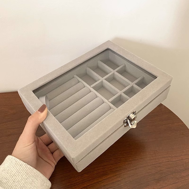 Hộp đựng trang sức bằng vải nhung trong suốt , có khóa sang trọng chống bụi cao cấp , chống oxy hóa hiện đại và tinh tế