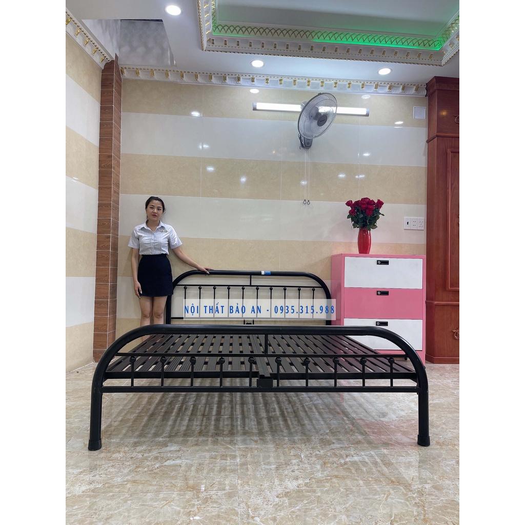 Giường sắt kiểu bo góc rẻ đẹp - 1m6x2m - (hình thật) - Nội Thất Bảo An