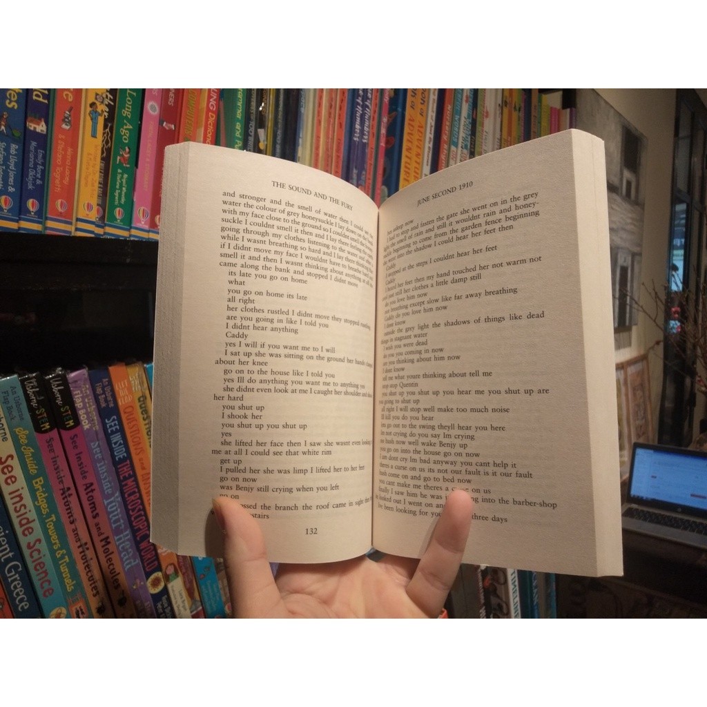 Sách - The Sound and the Fury by William Faulkner - (Vintage classics) - Sách tiếng anh, bìa mềm