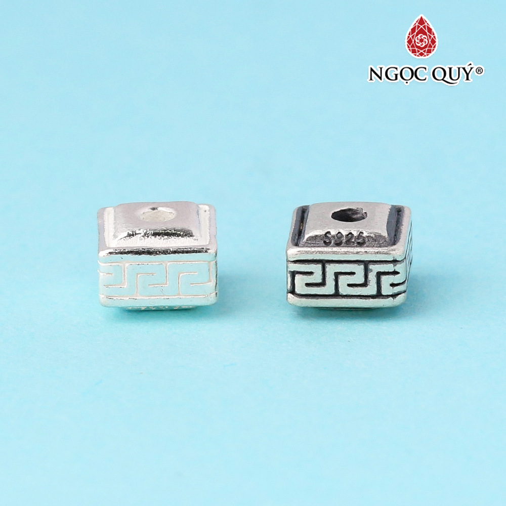 Charm bạc xỏ ngang hình lập phương họa tiết - Ngọc Quý Gemstones