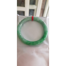 Vòng Cẩm Thạch tự nhiên mới Đậu Lý Sao 53mm x chột 8mm cao cấp sịn bóng đẹp màu xanh đậu lý tươi sáng bông trắng xanh nhẹ đẹp bóng nữ 52kg - 60kg đeo rất đẹp sang tay món quà tặng Mẹ , tặng vợ người phụ nữ yêu quý may mắn ý nghĩa ạ