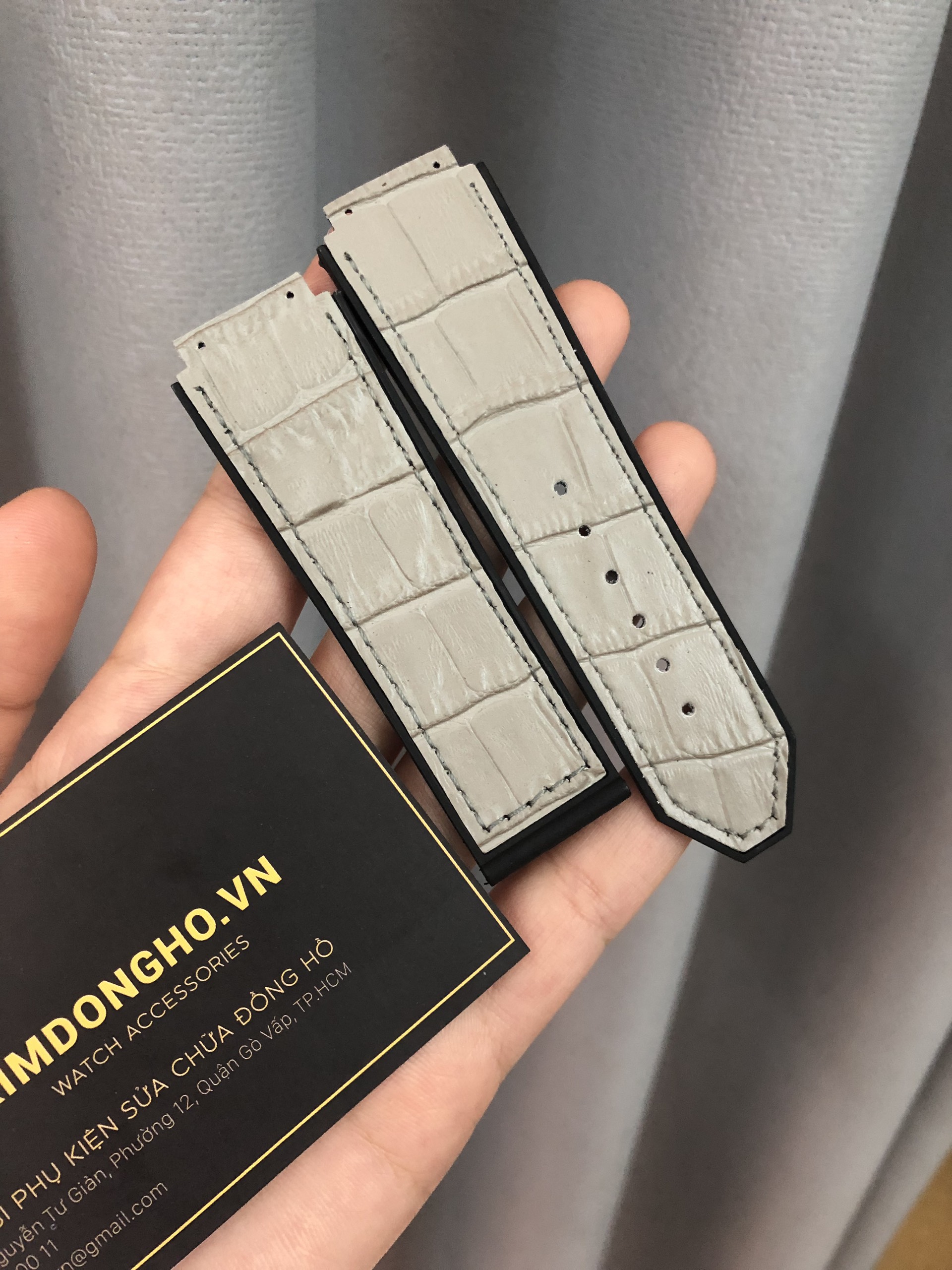 (Tặng tua vit thay dây) Dây đồng hồ HUB size 42 Lót da vân các màu (19-25-22)
