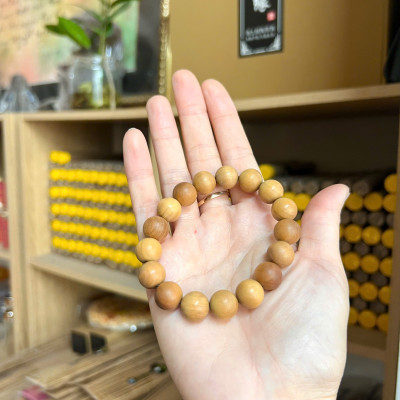 Vòng gỗ Đàn Hương size 12ly thượng hạng thơm ngọt như nước hoa phong thuỷ tài lộc bình an may mắn