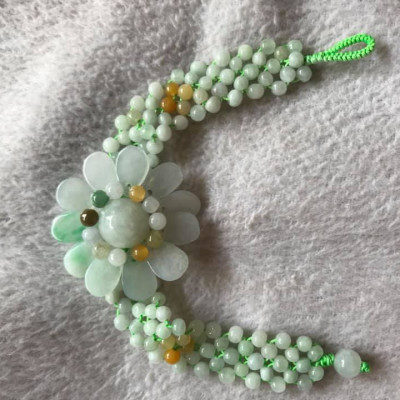 VÒNG LẮC TAY ĐÁ CẨM THẠCH TỰ NHIÊN MẶT BÔNG HOA TO 4CM ĐẸP MÀU TRẮNG XANH RẤT DUYÊN