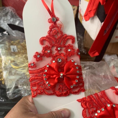 Găng tay cô dâu xót ngón màu đỏ