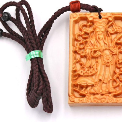 Vòng Cổ Mặt Gỗ Hoàng Đàn Khắc Hình Thần Tài MG36