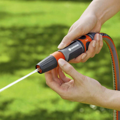 Vòi phun cổ điển cầm tay Gardena 18300-50