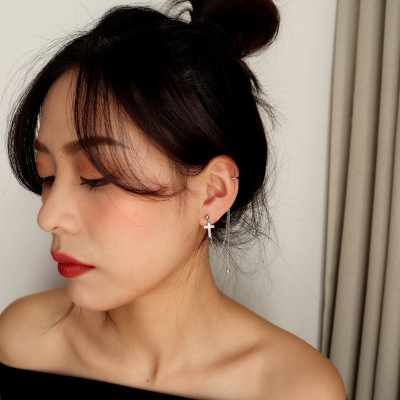 Bông tai chữ U thập tự đinh nhọn trên dưới cá tính