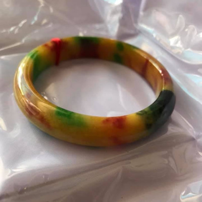 VÒNG TAY BẢN HẸ TỨ QUÝ IN54 TÔNG MÀU VÀNG ANH ĐỎ XANH ĐẸP  CHẤ LIỆU ĐÁ MÃ NÃO TỨ QUÝ  NỮ 51KG ĐẾN 62KG ĐEO Ạ