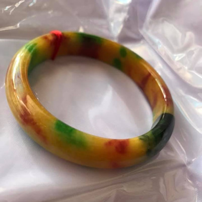 VÒNG TAY BẢN HẸ TỨ QUÝ IN54 TÔNG MÀU VÀNG ANH ĐỎ XANH ĐẸP  CHẤ LIỆU ĐÁ MÃ NÃO TỨ QUÝ  NỮ 51KG ĐẾN 62KG ĐEO Ạ