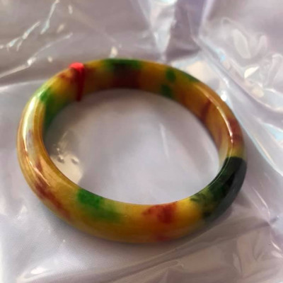 VÒNG TAY BẢN HẸ TỨ QUÝ IN54 TÔNG MÀU VÀNG ANH ĐỎ XANH ĐẸP  CHẤ LIỆU ĐÁ MÃ NÃO TỨ QUÝ  NỮ 51KG ĐẾN 62KG ĐEO Ạ