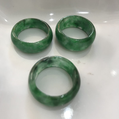 Nhẫn Nữ Đá Cẩm Thạch Xanh Đậm bóng đẹp Ni 18mm Cao 14mm Dầy 3mm ạ