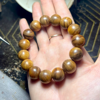 Vòng gỗ Bách Xanh - size 14li - Gỗ thơm - Đánh bóng tự nhiên