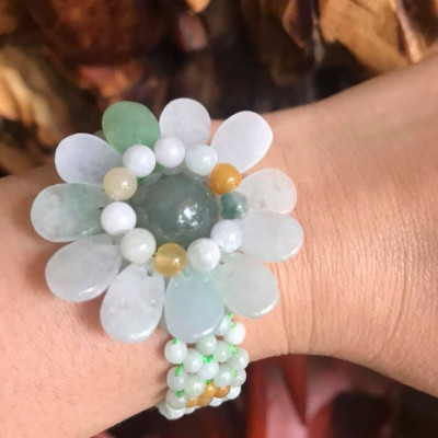 VÒNG LẮC TAY ĐÁ CẨM THẠCH TỰ NHIÊN MẶT BÔNG HOA TO 4CM ĐẸP MÀU TRẮNG XANH RẤT DUYÊN