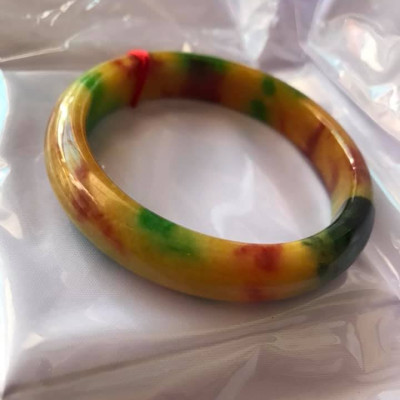 VÒNG TAY BẢN HẸ TỨ QUÝ IN54 TÔNG MÀU VÀNG ANH ĐỎ XANH ĐẸP  CHẤ LIỆU ĐÁ MÃ NÃO TỨ QUÝ  NỮ 51KG ĐẾN 62KG ĐEO Ạ