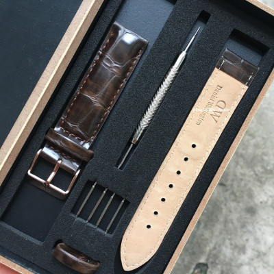 Dây Đeo Da Đồng Hồ Daniel_Watch Dập Vân Cá sấu Tặng Kèm Hộp Gỗ và Phụ kiện