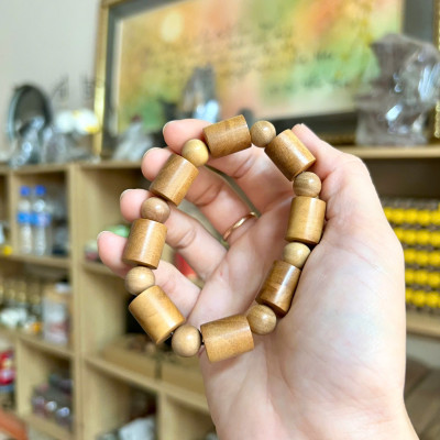 Vòng Gỗ Đàn Hương cao cấp size 12ly trúc thượng hạng thơm ngọt sức khoẻ may mắn bình an