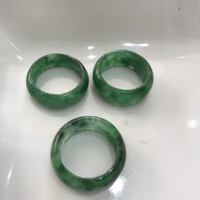 Nhẫn Nữ Đá Cẩm Thạch Xanh Đậm bóng đẹp Ni 18mm Cao 14mm Dầy 3mm ạ