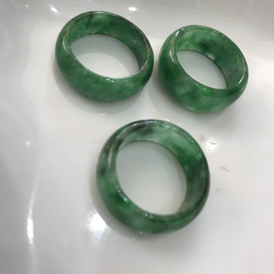 Nhẫn Nữ Đá Cẩm Thạch Xanh Đậm bóng đẹp Ni 18mm Cao 14mm Dầy 3mm ạ