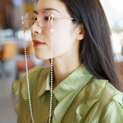 Dây chuyền cỏ 3 lá đeo kính đeo mặt nạ hạt cườm phong cách Âu Mỹ retro