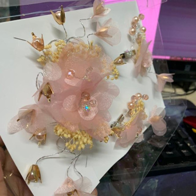 Cài tóc cô dâu voan Hồng cỏ khô đính hạt