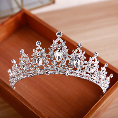 Set vương miện cô dâu, bông tai ngọc trai dài và lúp voan cài tóc cô dâu xinh đẹp