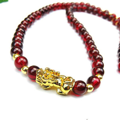 Combo Vòng đeo tay phong thủy đá Ngọc Hồng Lựu đính Tì Hưu Mạ Vàng 18k, kèm hộp đựng lót lụa.