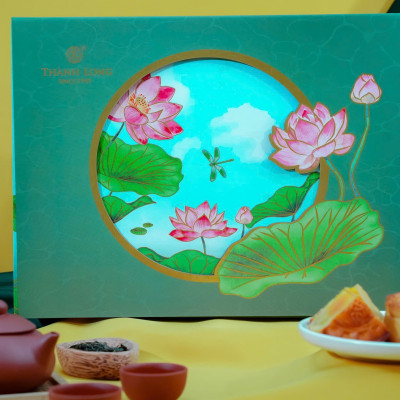 Hộp bánh trung thu cao cấp 4 bánh 2 trứng 220g - Cát Tường - Thành Long 880g - tặng 1 hộp trà - Việt Nam