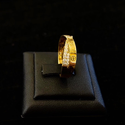 nhẫn vàng 18k đường chéo sang trọng 