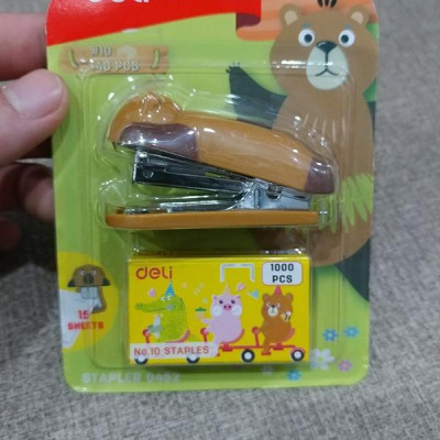 Bộ Bấm Kim + Kim 10 - Deli 0452 - Mẫu 3 - Màu Nâu